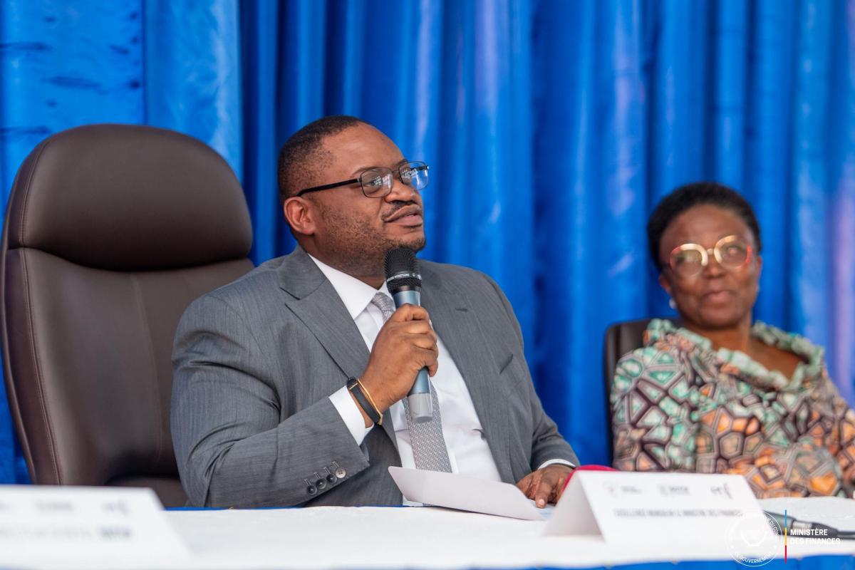 Kinshasa : Doudou Fwamba clôture la session de formation des comptables publics