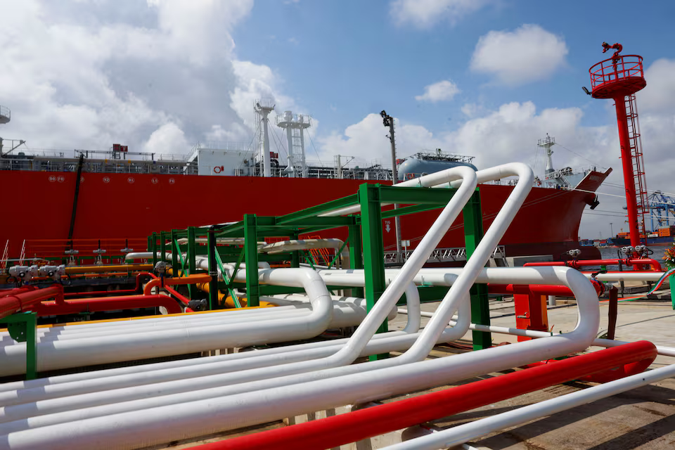 Les prix du pétrole chutent à l'approche de la date limite des droits de douane