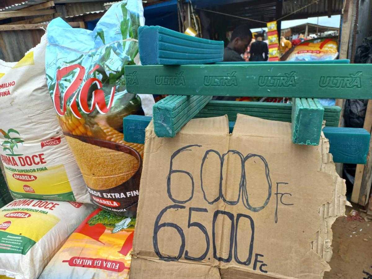 Le dollar américain baisse sur le marché de change, les prix des biens stagnent, les Kinois s’inquiètent