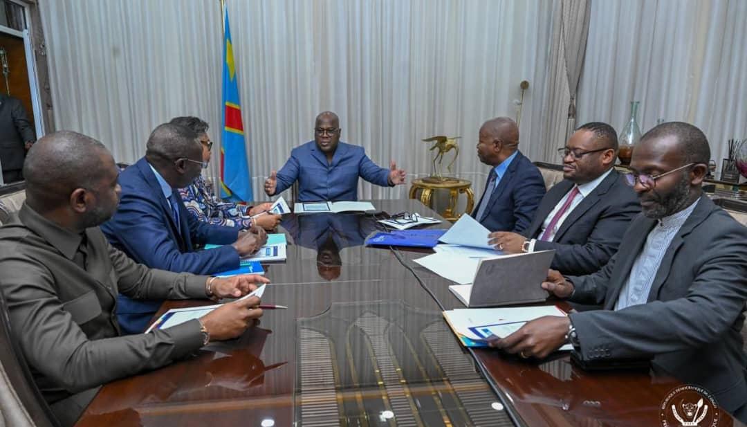 Baisse du dollar : Félix Tshisekedi préside une réunion d’urgence économique