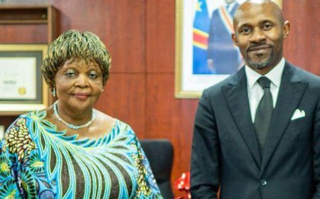 Kinshasa : Patrick Muyaya échange avec Pauline Kabangu, première femme journaliste congolaise, sur son parcours dans les médias publics