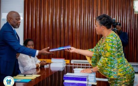 Assemblée nationale : Kamerhe reçoit du gouvernement Suminwa le projet du budget 2026 chiffré à 20,3 milliards USD