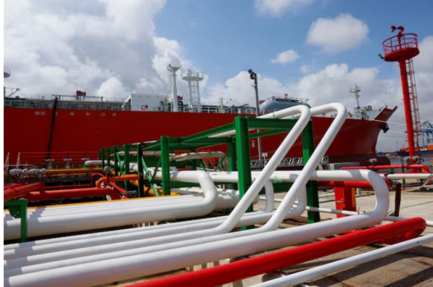 Les prix du pétrole chutent à l'approche de la date limite des droits de douane