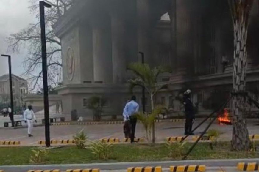 Incidents au ministère de la Justice : accès bloqués, pneus brûlés et coupure d’électricité