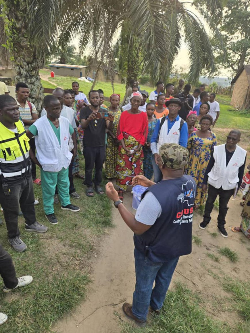 Des survivants d’Ebola retrouvent leurs familles après leur guérison à Bulape