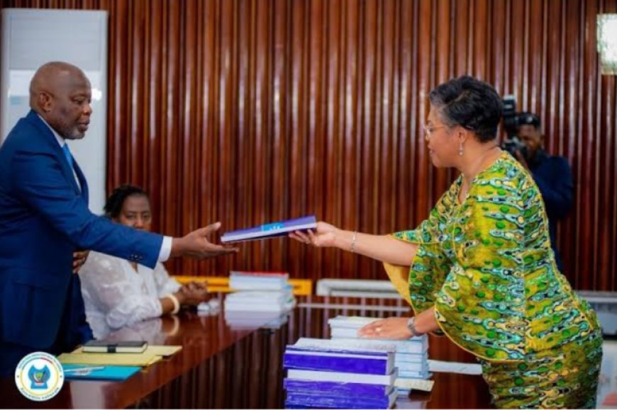 Assemblée nationale : Kamerhe reçoit du gouvernement Suminwa le projet du budget 2026 chiffré à 20,3 milliards USD