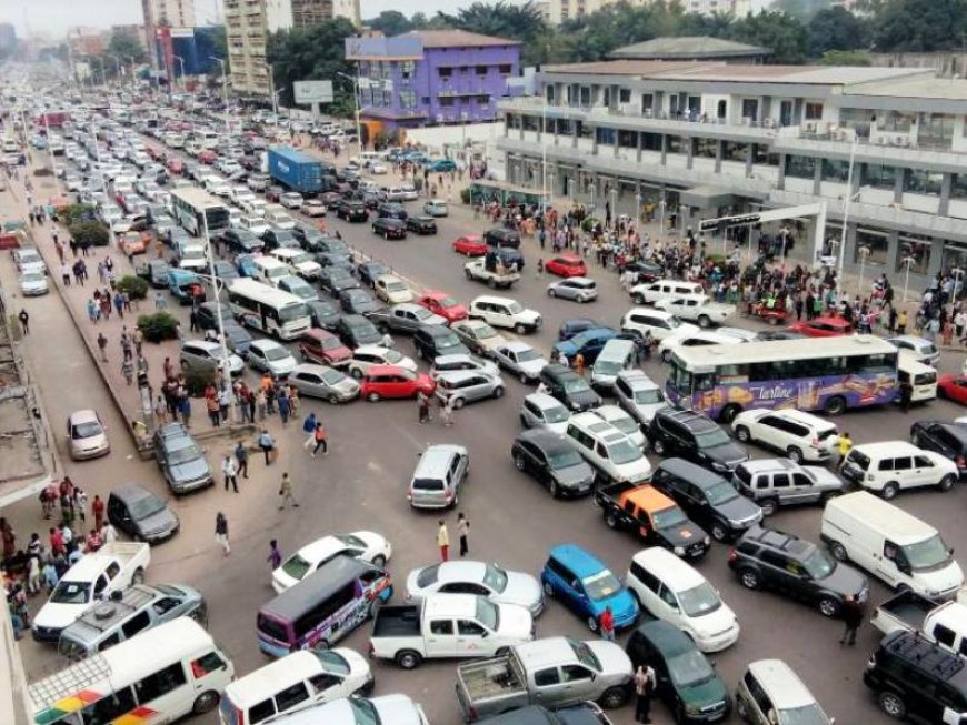 Kinshasa : pris au piège des embouteillages, les Kinois au bord de l’épuisement mental