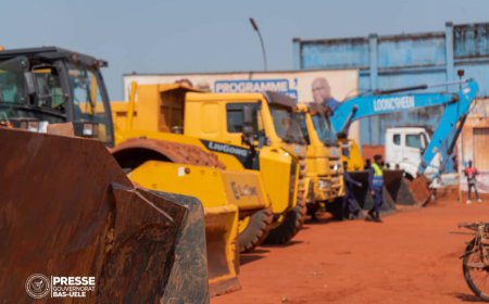 Présentation d'engins pour la réhabilitation et la construction des routes du Bas-Uele