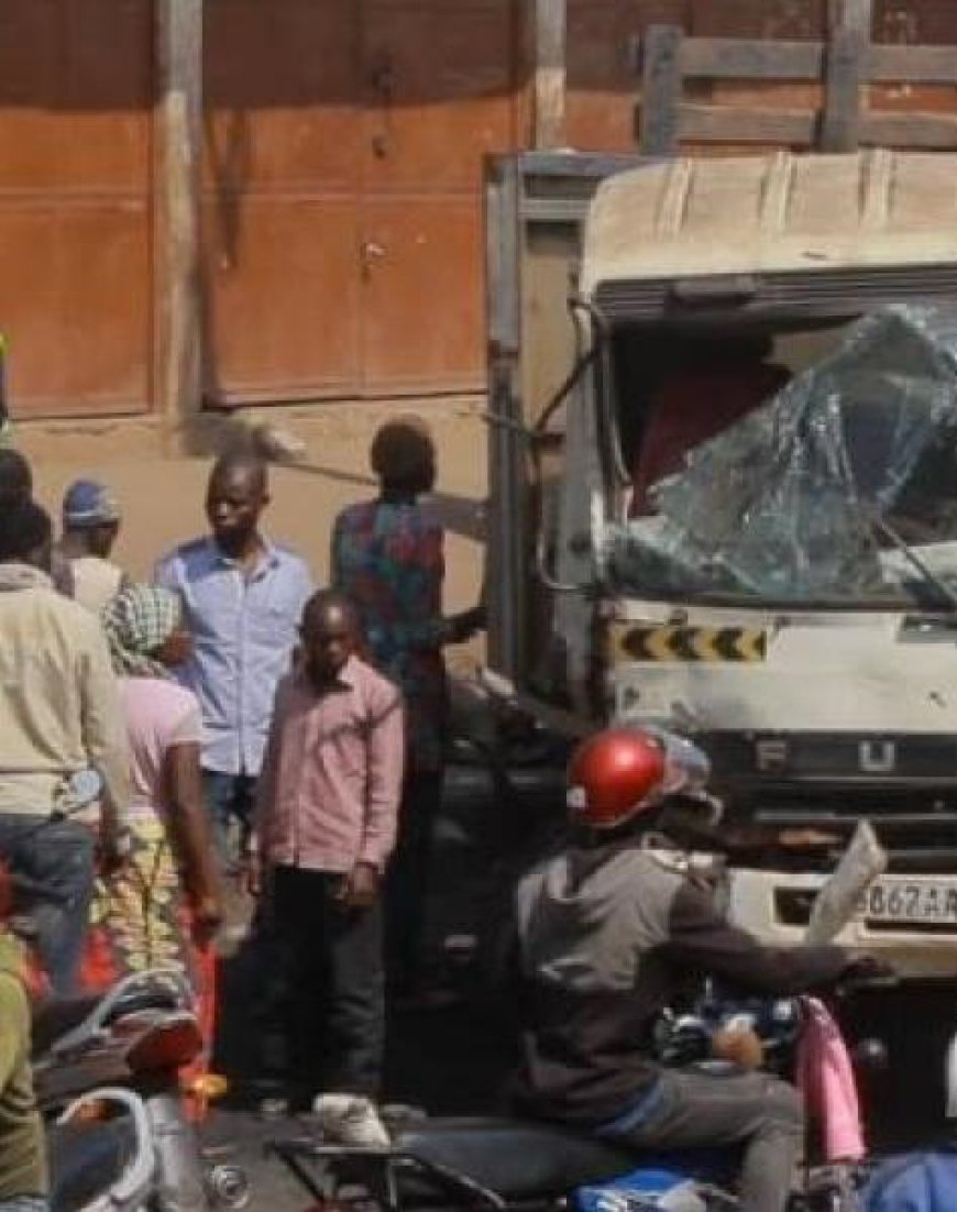 Kwango : quatre enseignants partis chercher leurs salaires morts dans un accident de circulation sur la RN1  FacebookTwitterLinkedInEmailMessengerWhatsAppPartager