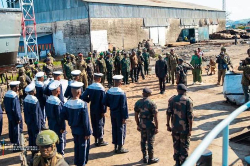 Kalemie : le VPM Guy Kabombo inspecte les unités navales et promet un appui accru aux déplacées