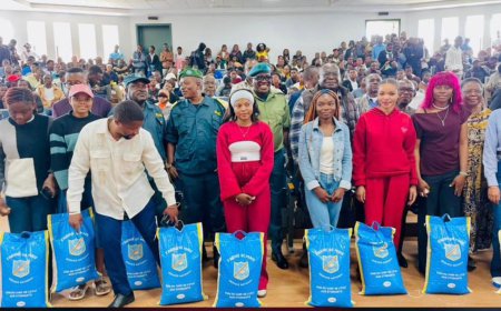 Le Service national remet des sacs de farine de maïs aux étudiants de Likasi et de Kolwezi